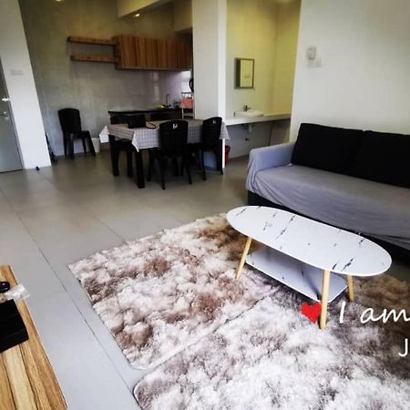 Studio Apartment Pasar Malam J.Louvre Танах-Рата Экстерьер фото